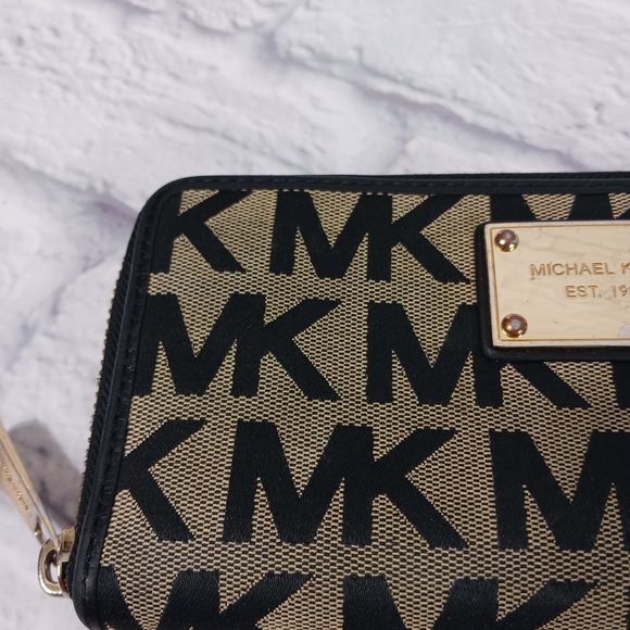Michael Kors black and tan signature canvas and leather zip wallet - Picture 13 of 14